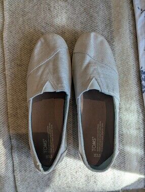 Beige Classic Toms